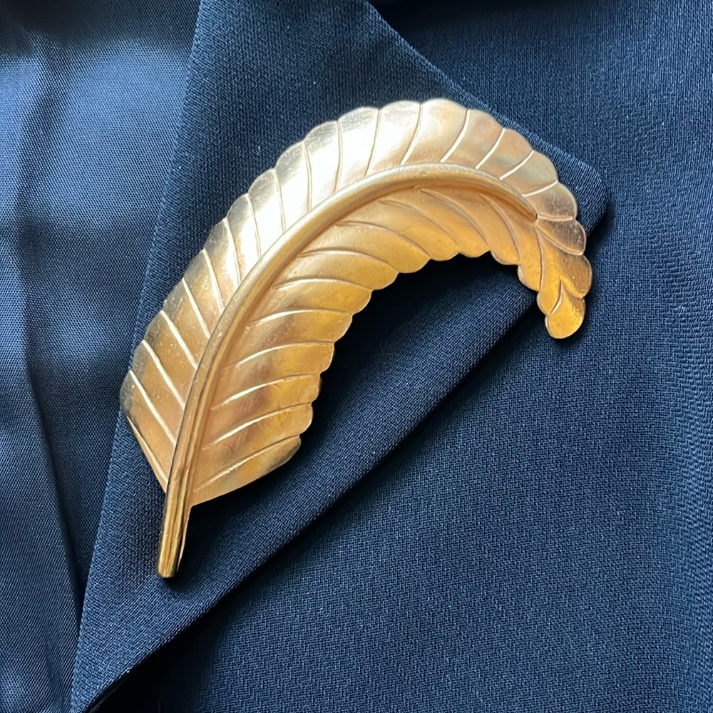 Vintage Robin Kahn brooch